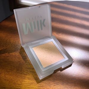 Milk Makeup Holographic Highlighting Powder